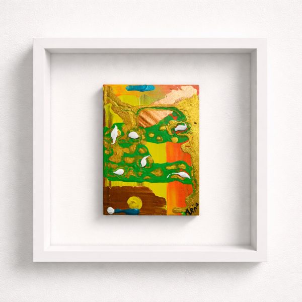 Foto eines gerahmten Kunstwerks „LIVRO DA SABEDORIA“ von Arão Pinto an weißer Wand in Gold, Grün und Orange.